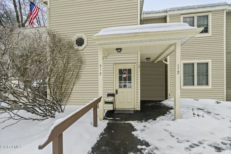 212 Monmouth Way, Halfmoon, NY 12065 - #2