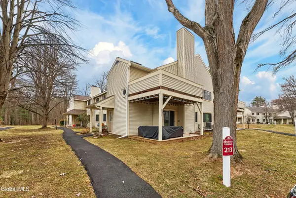 213 Grenadier Court, Halfmoon, NY 12065