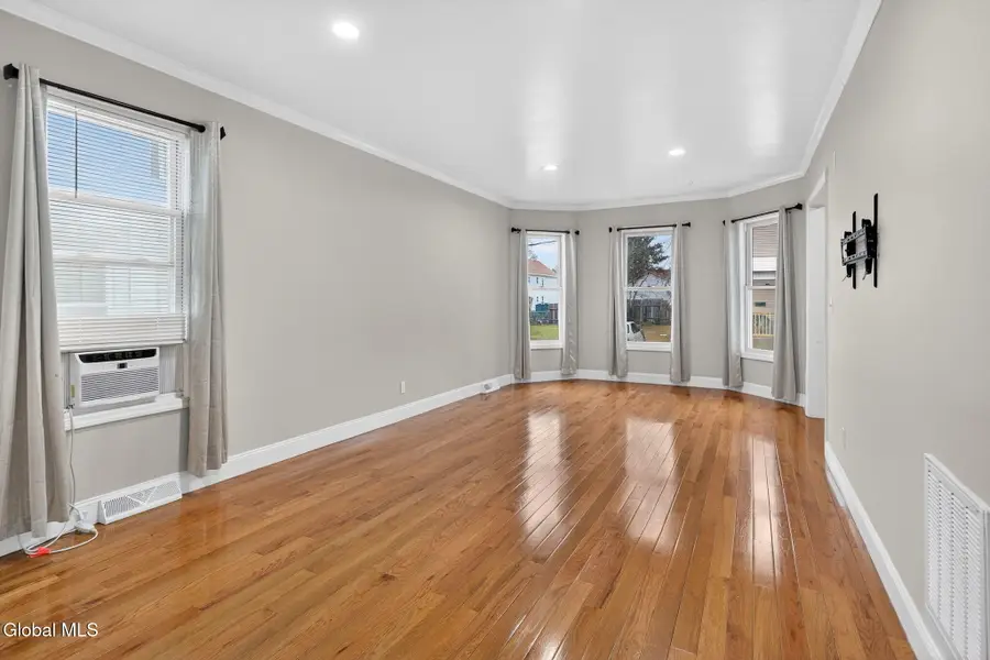 4 Daggett Terrace, Schenectady, NY 12307 - #2