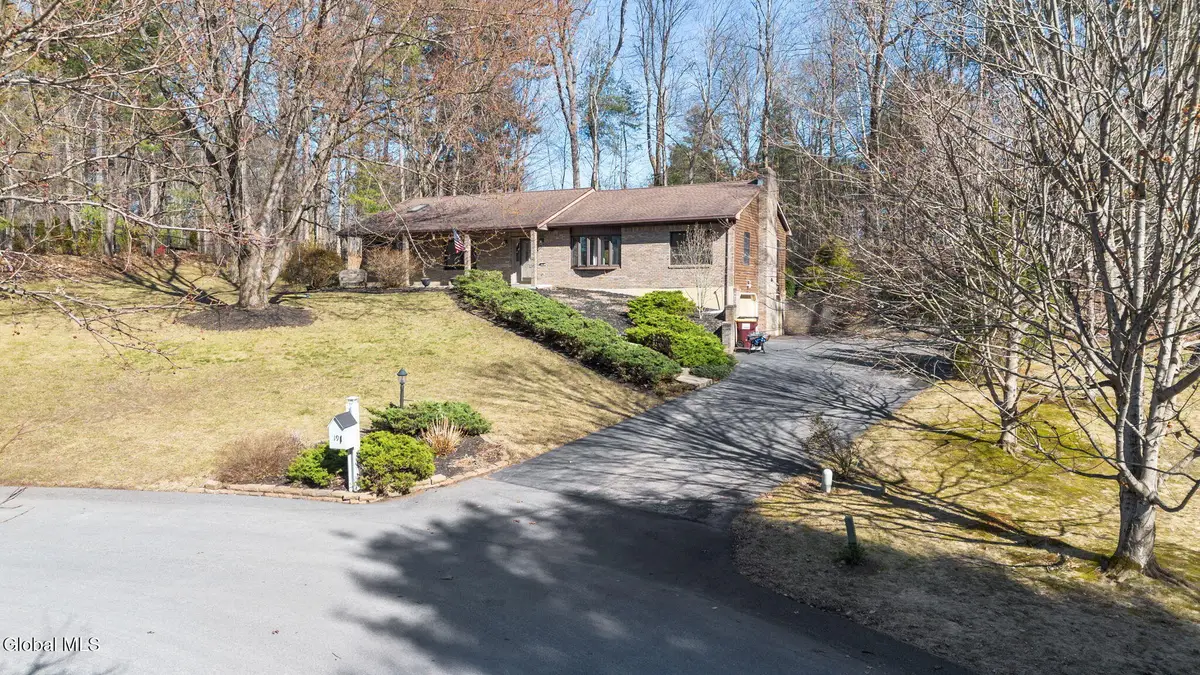 19 Crown Point, Country Knolls, NY 12019 - #1