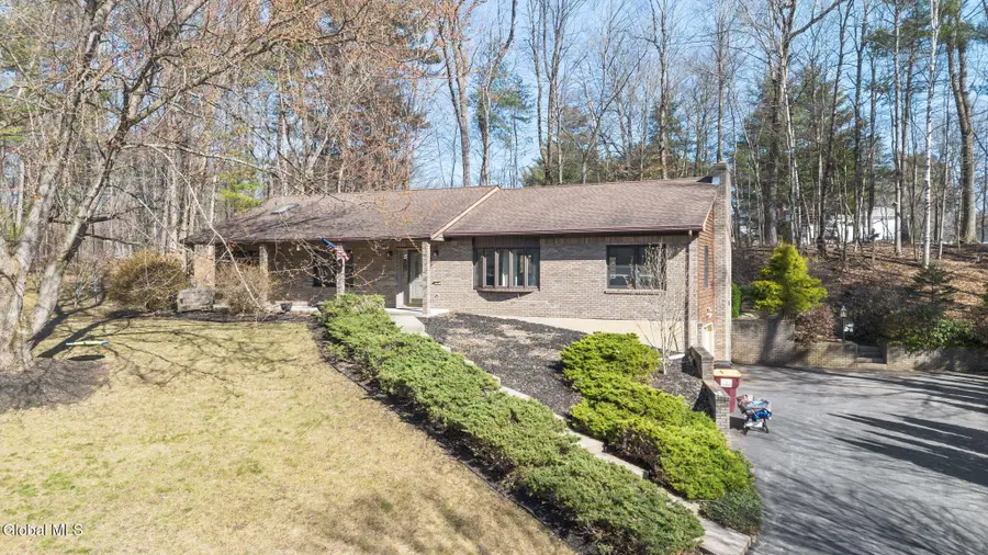 19 Crown Point, Country Knolls, NY 12019 - #2