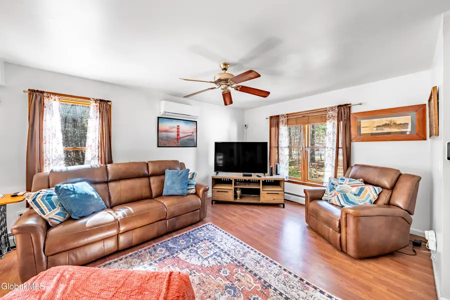 4 Wallingford Court, Gansevoort, NY 12831 - #3