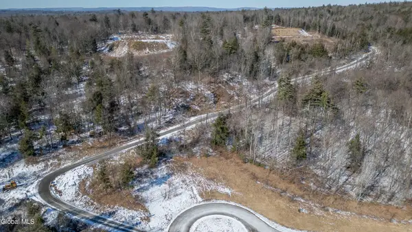 8 Vista Grande Drive, Wilton, NY 12831