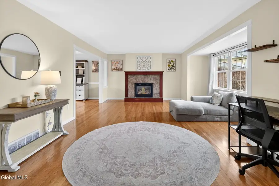 4 Albert Court, Colonie, NY 12110 - #3