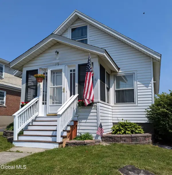 19 Pleasant Avenue, Amsterdam, NY 12010