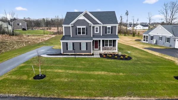 10 Scarlet Street, Clifton Park, NY 12065