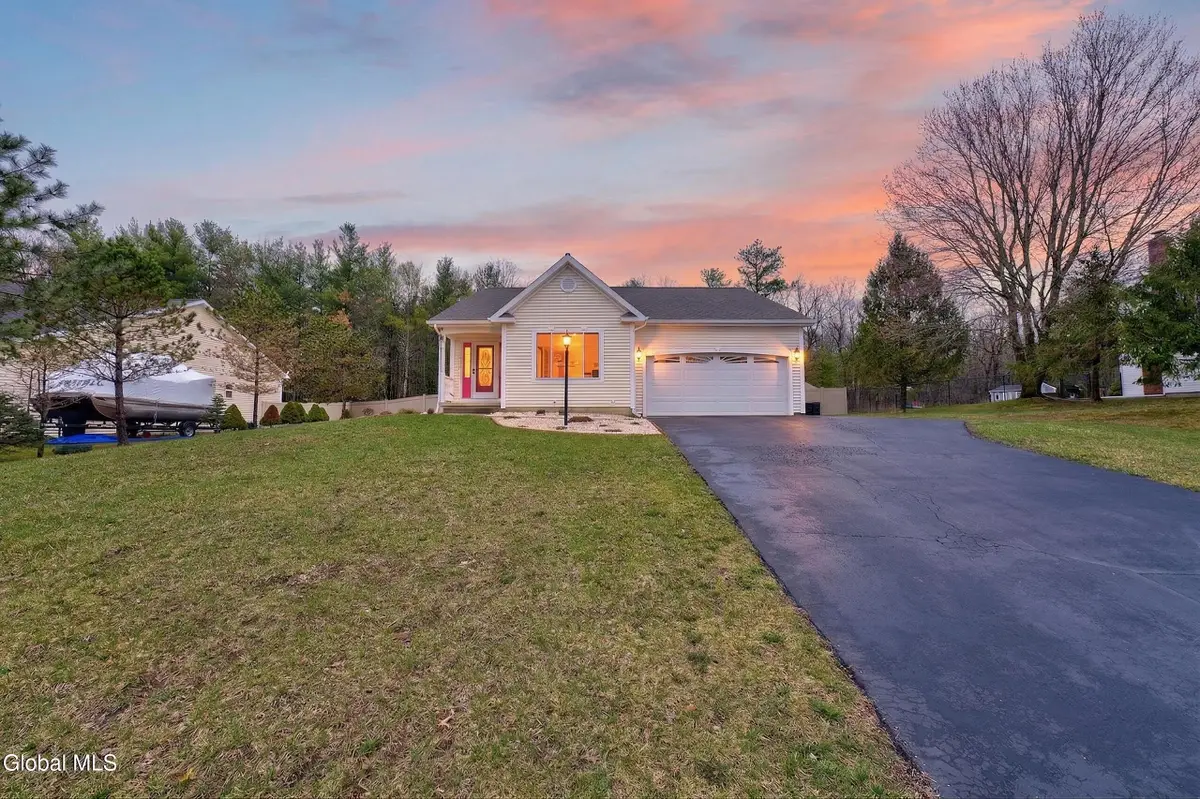 16 Glenview Drive, Scotia, NY 12302 - #1