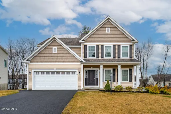 22 Bergen Place, Niskayuna, NY 12309