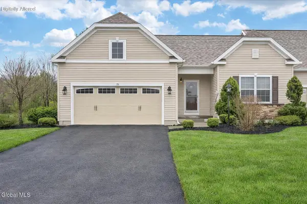 15 Rosemore Place, Halfmoon, NY 12118