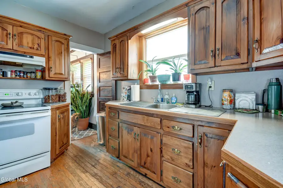 6 Woodward Avenue, Gloversville, NY 12078 - #3