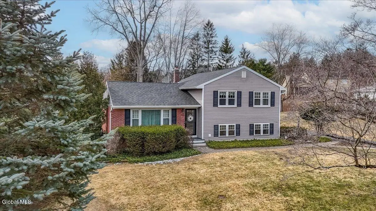 11 Gregory Lane, Loudonville, NY 12211 - #1