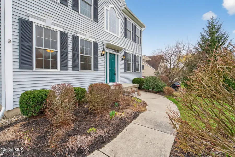 39 Outlook Dr S, Mechanicville, NY 12118 - #2