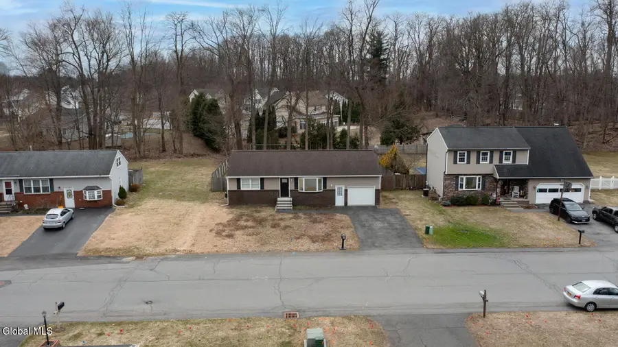 18 Melissa Court, Colonie, NY 12205 - #3