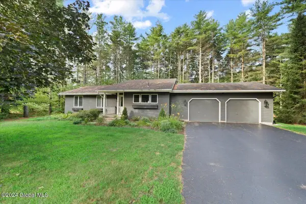 1 Foxhound Run, Saratoga Springs, NY 12866