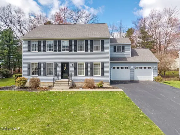 18 Hiawatha Drive, Clifton Park, NY 12065