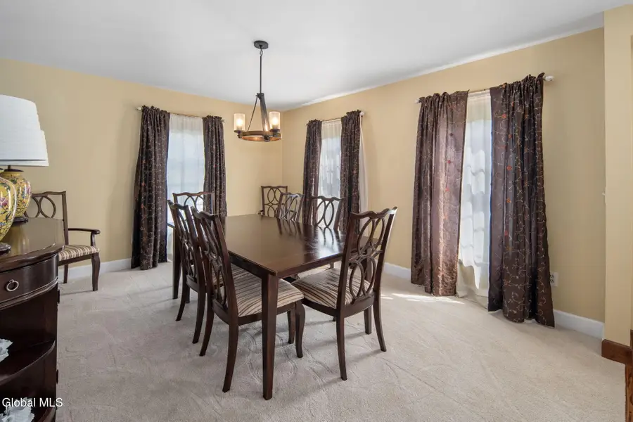 18 Hiawatha Drive, Clifton Park, NY 12065 - #3