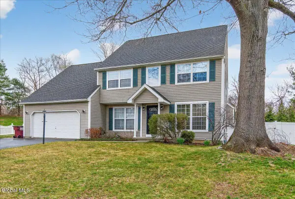 15 Seneca Court, Bethlehem, NY 12159