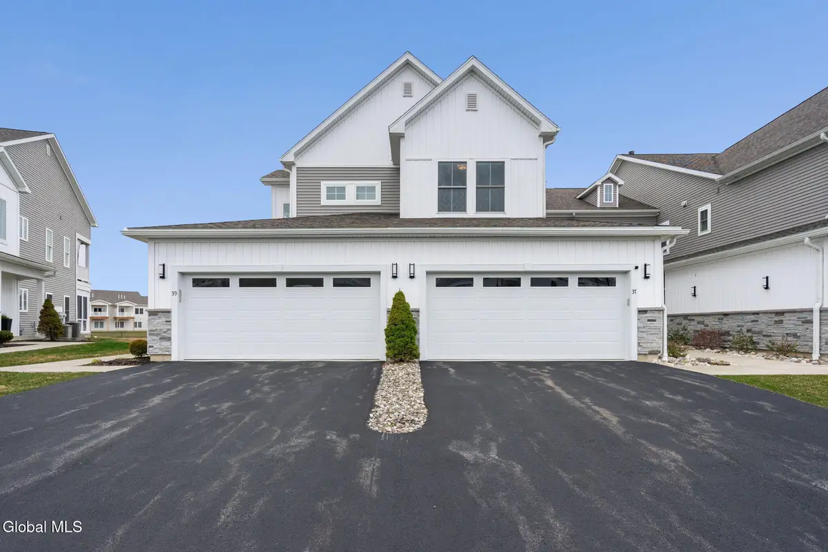 39 Wardley Circle, Cohoes, NY 12047 - #1