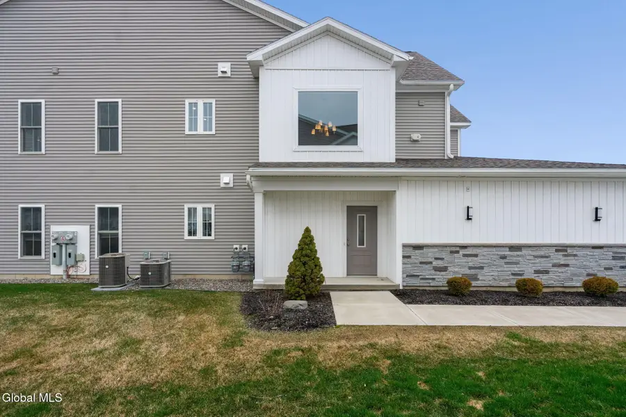 39 Wardley Circle, Cohoes, NY 12047 - #3