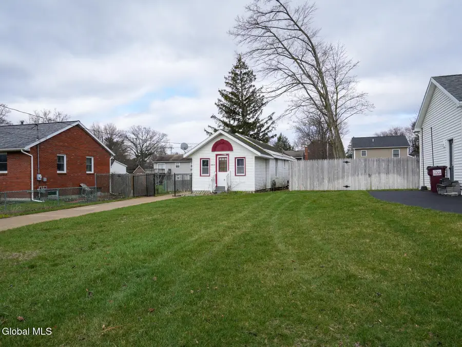 2073 Amsterdam Avenue, Rotterdam, NY 12303 - #2