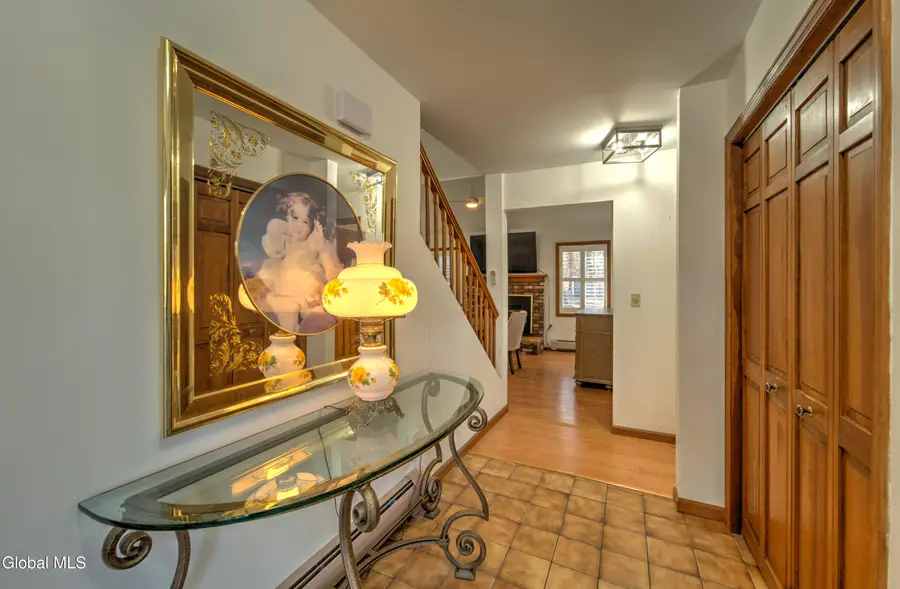 6 Crown Pt., Country Knolls, NY 12019 - #2