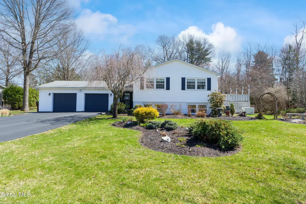 866 Huntingdon Drive, Niskayuna, NY 12309 - #1