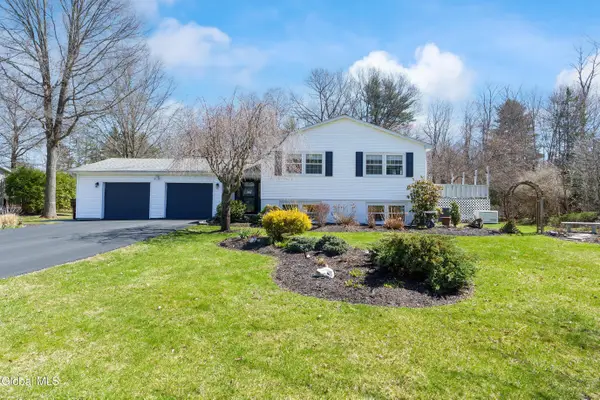 866 Huntingdon Drive, Niskayuna, NY 12309