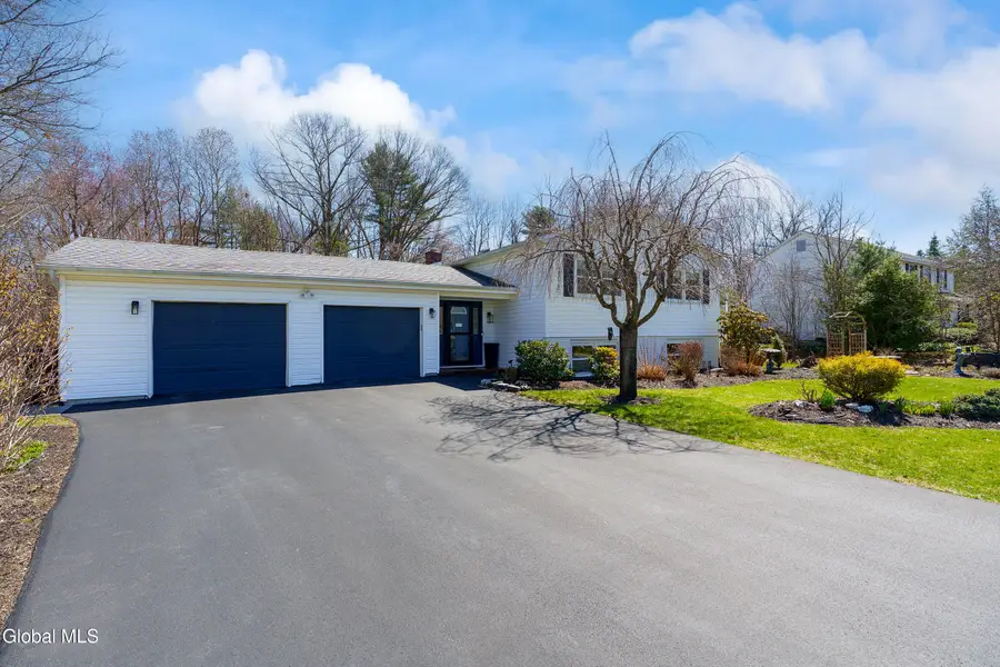 866 Huntingdon Drive, Niskayuna, NY 12309 - #3