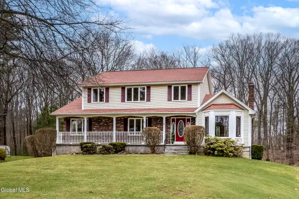 42 Deer Run Hollow, Halfmoon, NY 12065