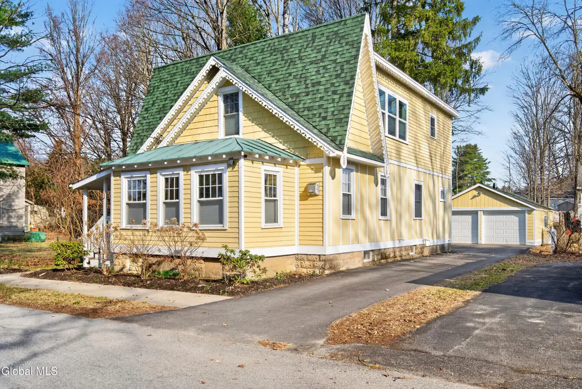 4 Avenue A, Saratoga Springs, NY 12866 - #1