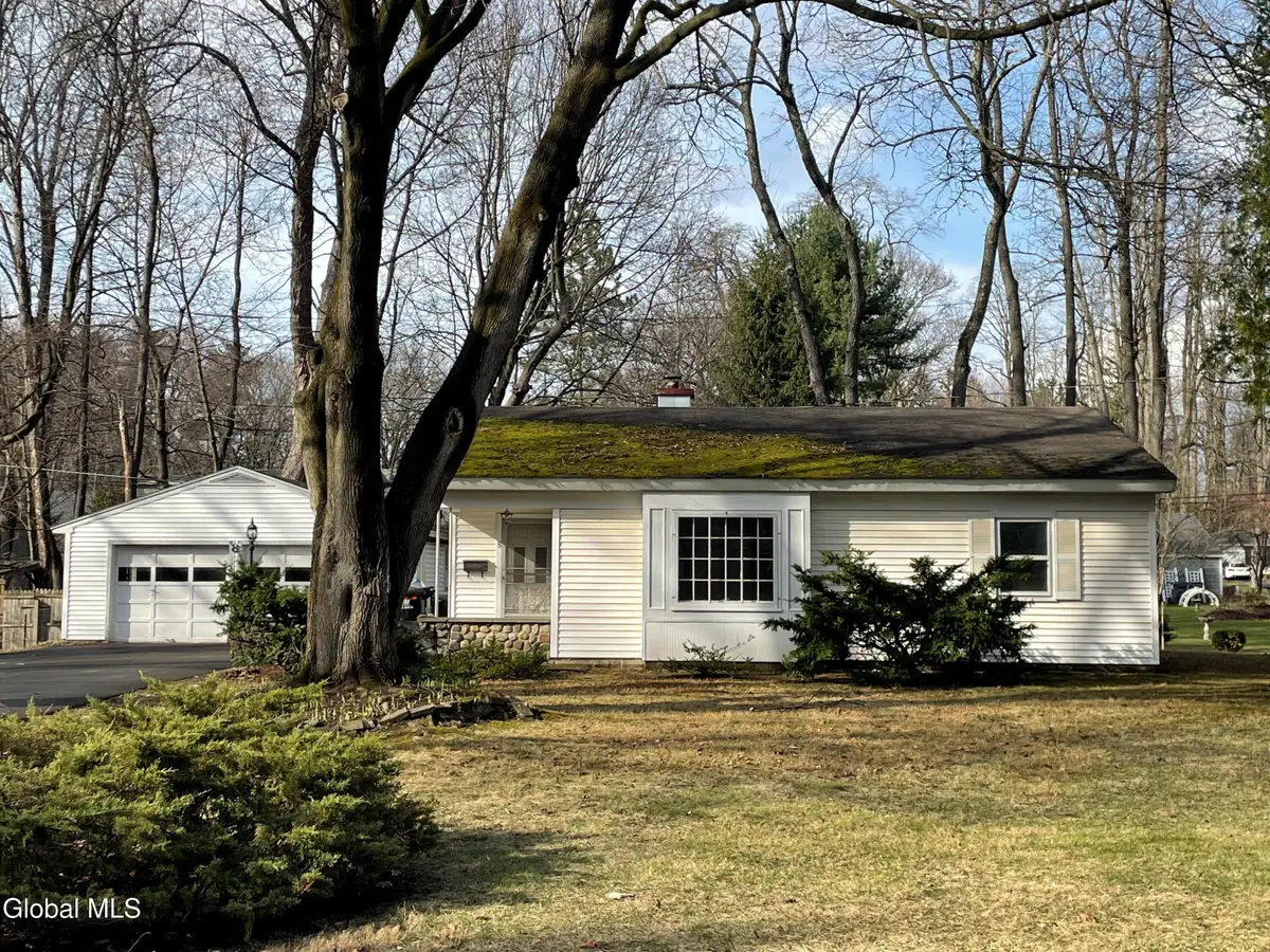 8 Clover Lane, Loudonville, NY 12211 - #1