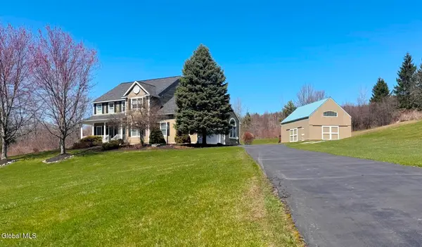 61 Indian Pipe Drive, North Greenbush, NY 12198