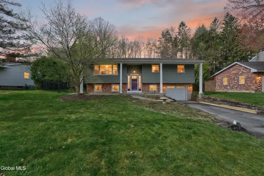 3 Woodside Court, North Greenbush, NY 12198 - #2