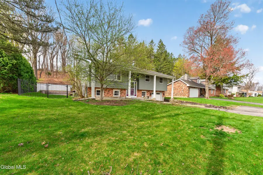 3 Woodside Court, North Greenbush, NY 12198 - #3