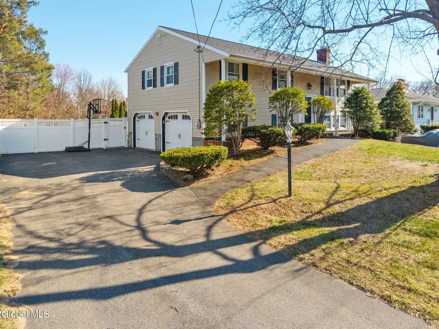 4 Wertman Lane, Loudonville, NY 12211 - #2