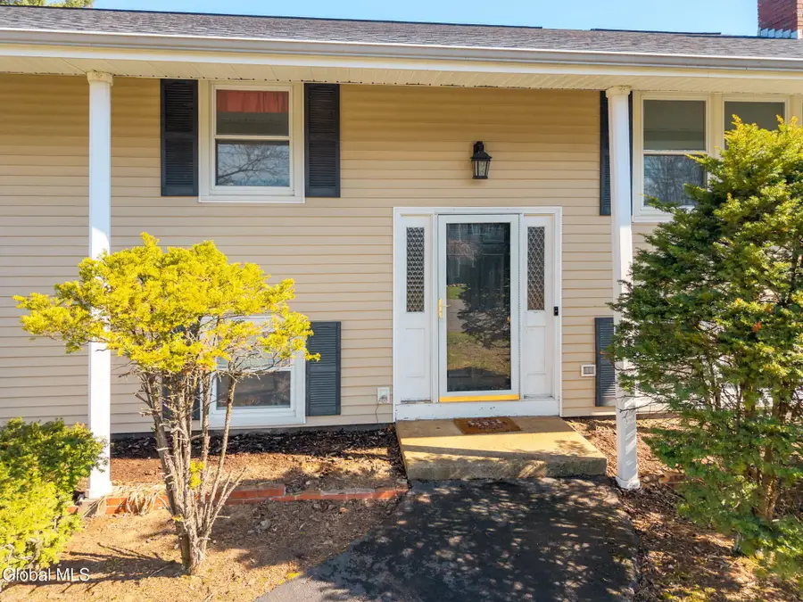 4 Wertman Lane, Loudonville, NY 12211 - #3