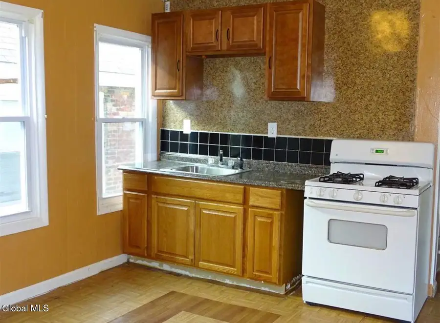 1060 Raymond Street, Schenectady, NY 12308 - #3