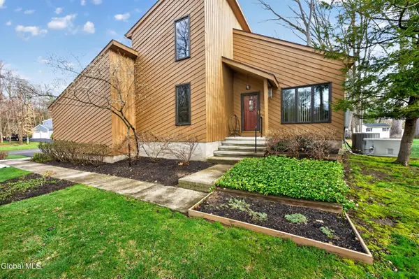 10 Durham Way, Clifton Park, NY 12065