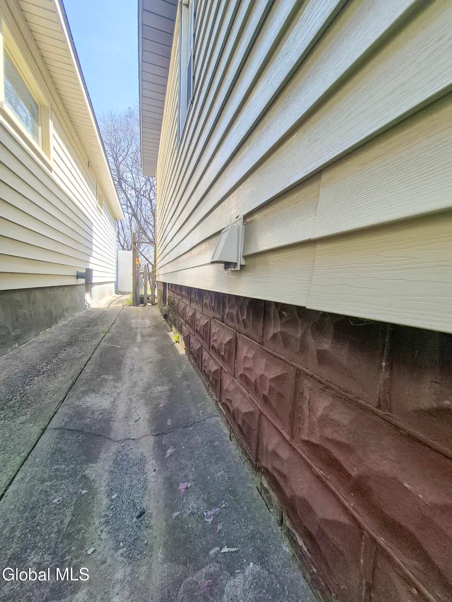 2906 Guilderland Avenue, Rotterdam, NY 12306 - #3