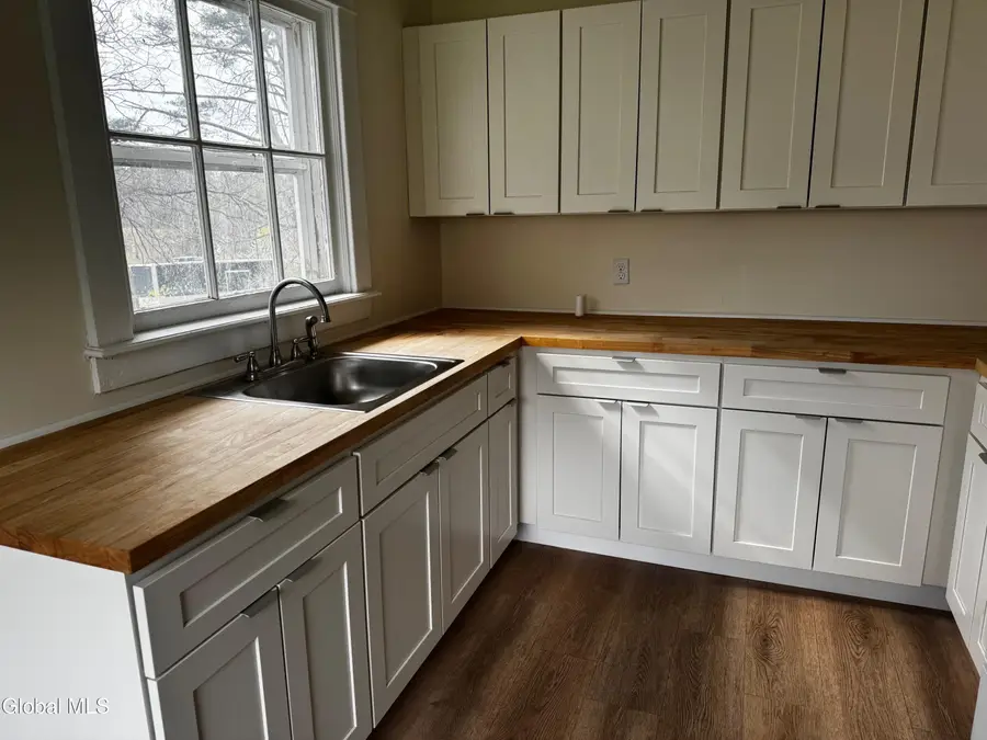 277 Upper Newtown Road, Halfmoon, NY 12118 - #2