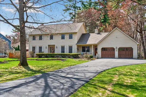 10 Timberwick Drive, Halfmoon, NY 12065