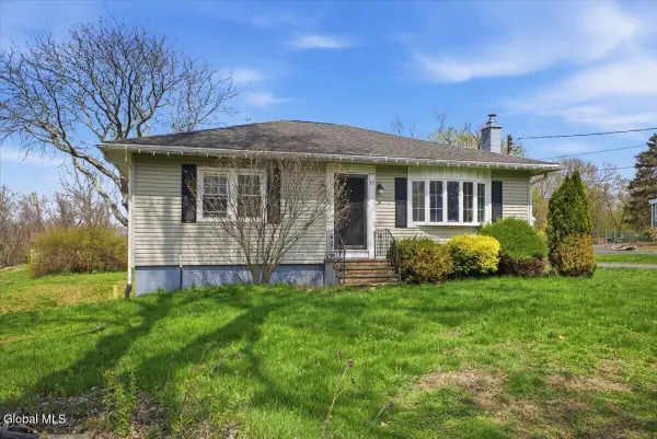 17 Doty Avenue, Schaghticoke, NY 12121