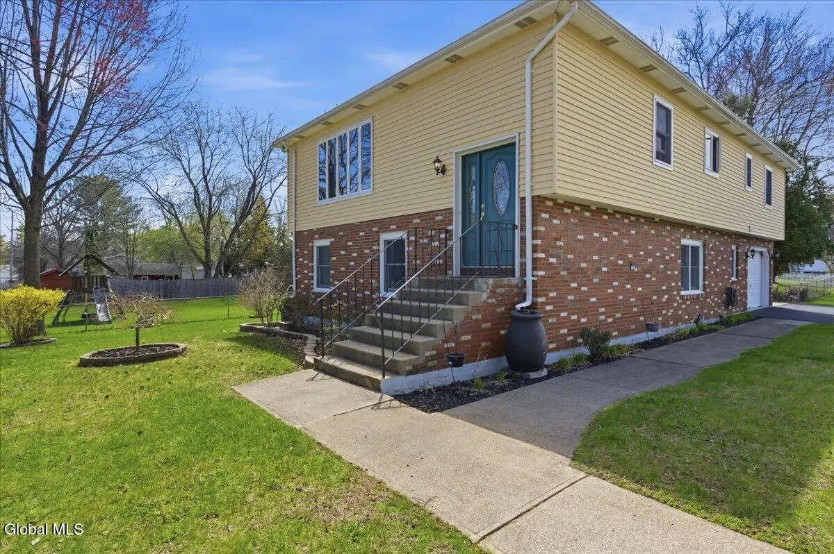 18 Norfolk Street, Guilderland, NY 12203 - #1