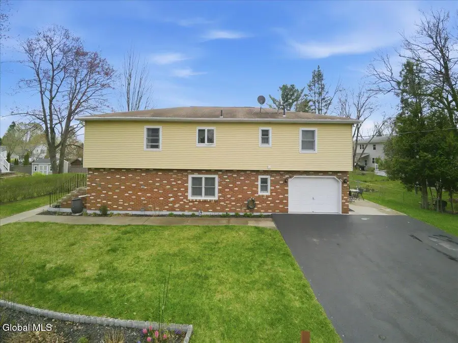 18 Norfolk Street, Guilderland, NY 12203 - #2