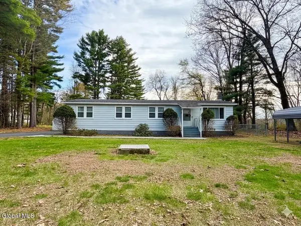 733 Pine Woods Road, Schaghticoke, NY 12121