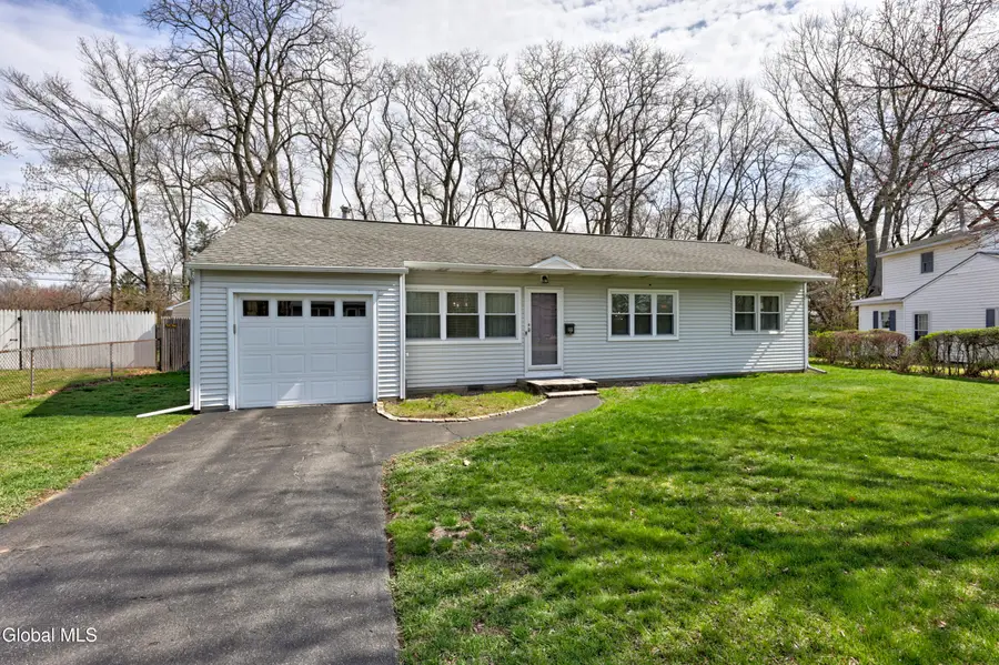 19 Stirrup Drive, Colonie, NY 12205 - #2