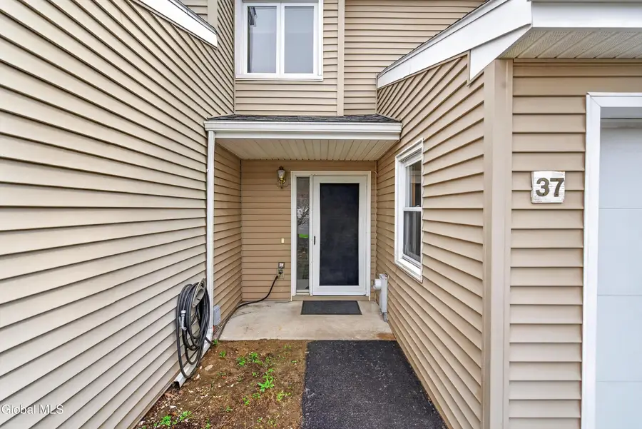 37 Preakness Way, Saratoga Springs, NY 12866 - #2