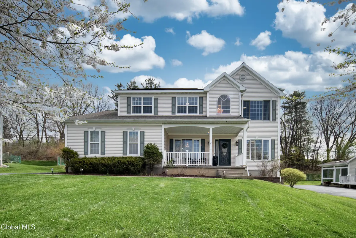 39 Utica Avenue, Latham, NY 12110 - #1