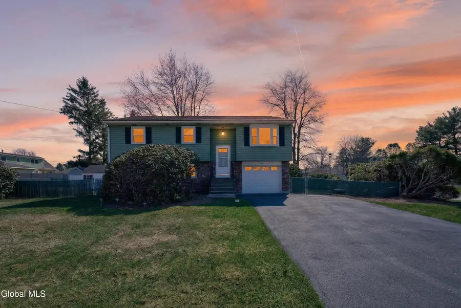 2 Maple Drive, Colonie, NY 12205 - #2