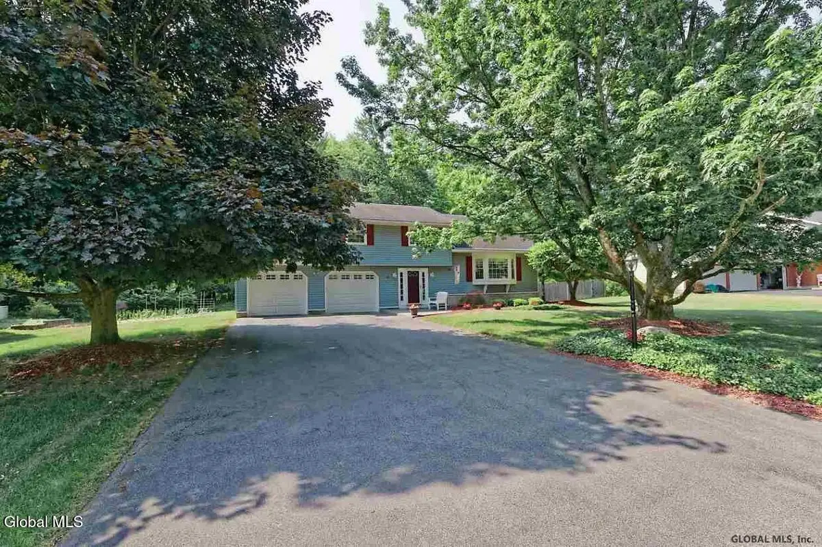 34 Guilder Place, Ballston Lake, NY 12019 - #1